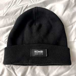 Kombi black beanie